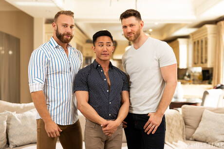 Die schamlosen Typen Caden Jackson, Jkab Ethan Dale und Brogan beim heißen Dreier-Analsex im Freien