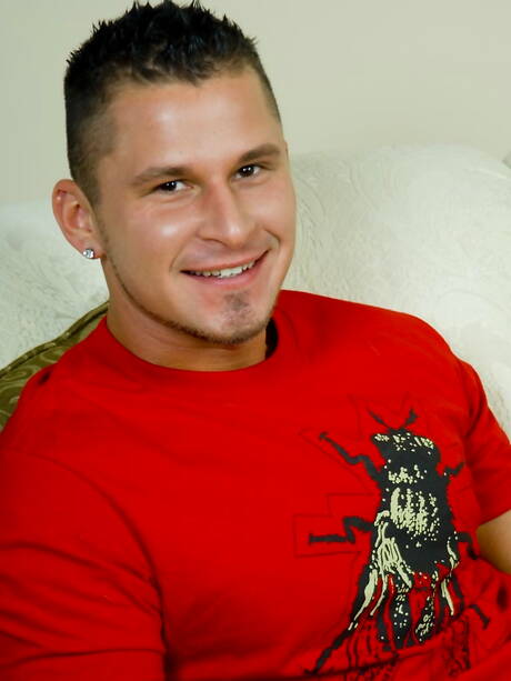 Strong bull Rocky Houston posing nude and showing hot ass