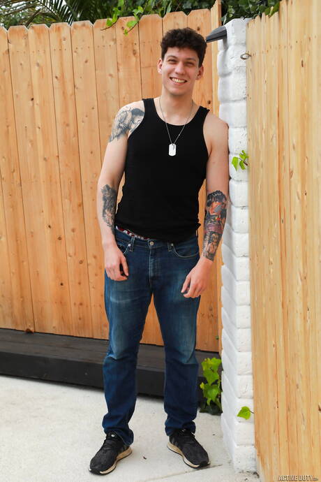 American strongman Jc Hunt and hunk Brock Reynolds have anal sex outdoor