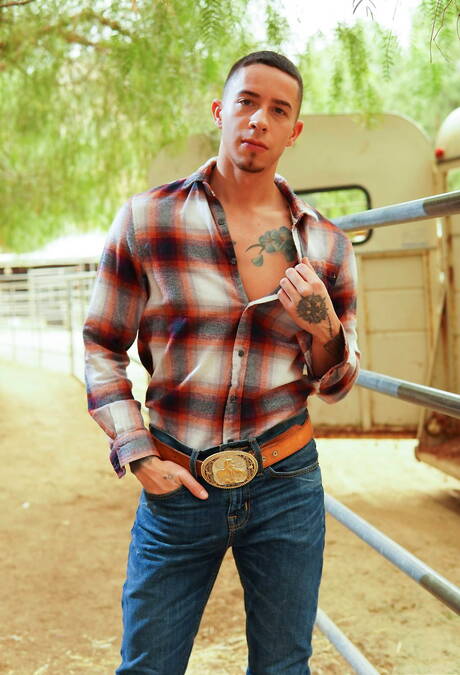 Hot americans, hunk Vincent Oreilly and muscular Clark Davis fuck ass after sucking cock outdoor