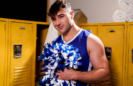 Os gostosos Dante Colle, Michael Boston e Killian Knox se chupando e transando