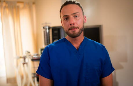 フランスのスーパースタッドクリスダムドとアメリカの塊グレイソンハーパーはチンコを吸った後にファックします