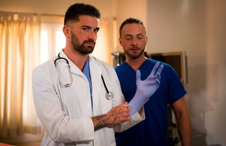 Icon Male: Franse superstud Chris Damned en Amerikaanse hunk Greyson Harper neuken na het zuigen van een lul