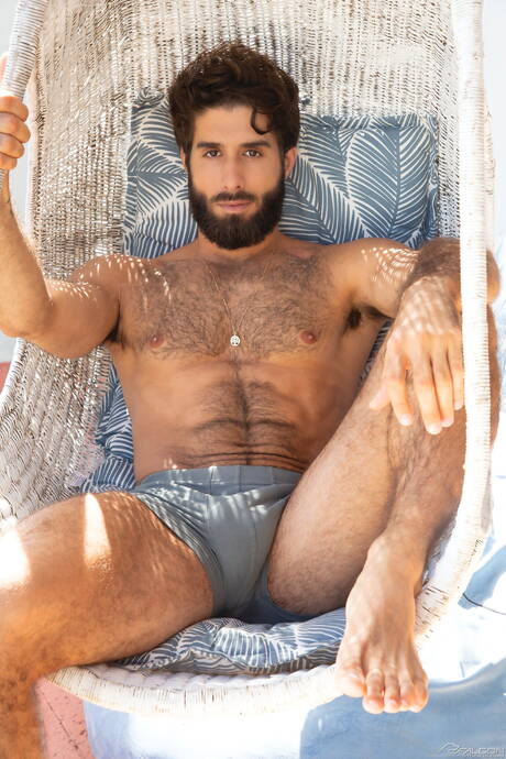 巴西超級帥哥 Diego Sans 和愛爾蘭身材魁梧的 Dean Young 在戶外操屁股