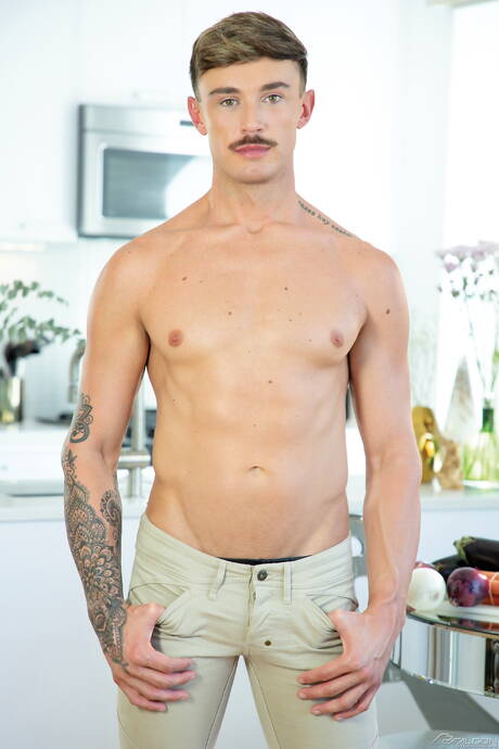 美國肌肉男JJ Knight和Phoenix Ocean互相猛乾