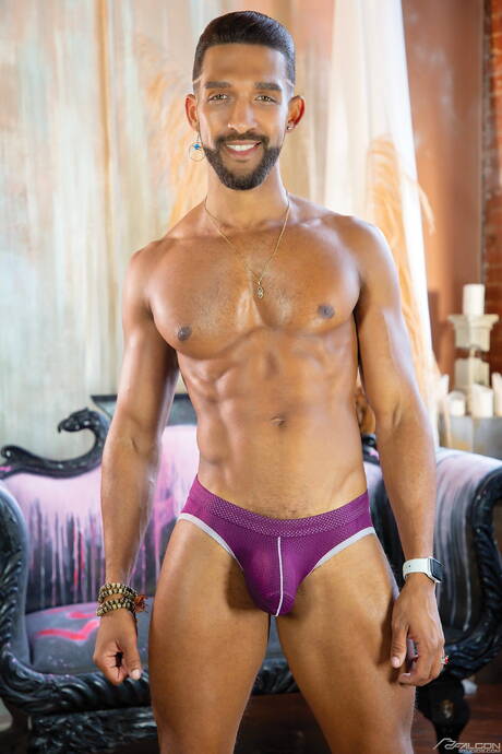 Raging Stallion: Der schwarze, attraktive Luka Phoenix und Andre Bedford haben heißen Analsex