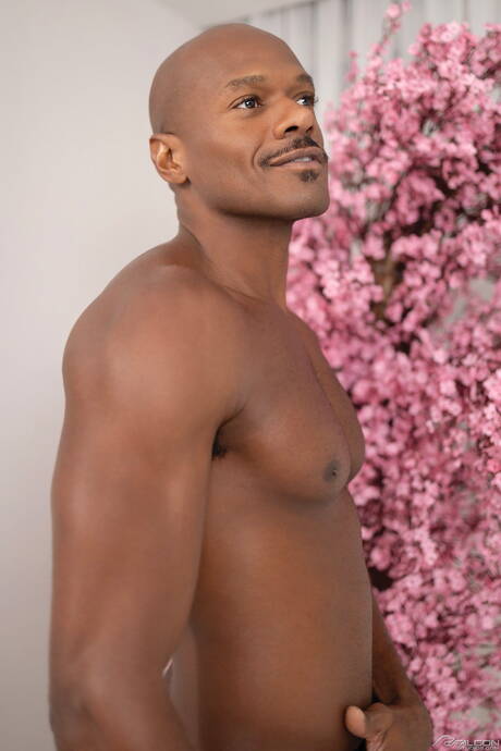 Sexy jongen Icarus en sexy maatje Rhyheim Shabazz neuken na een pijpbeurt