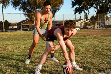 American well-built Nico Coopa and beefy Calvin Michaels have anal sex outside