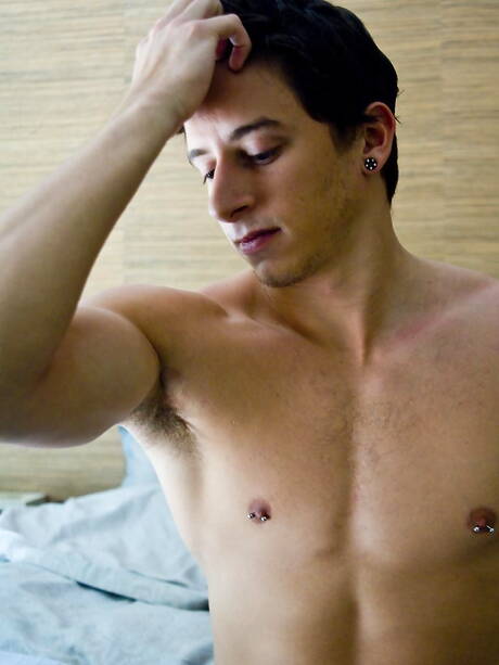 Der amerikanische Superhengst Ethan Parker wichst unter der Dusche