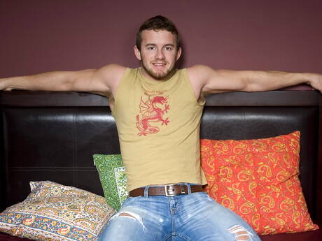 Strong bull Gage Wilson jack off his dick