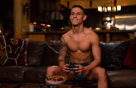 Les copains torrides Zeno Rey, Des Irez et Drew Sebastian dans un trio torride