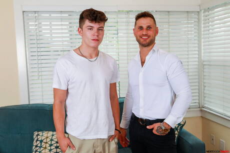 De gespierde Amerikaanse pornosterren Blain Oconnor en de knappe Drake Von hebben een hete koppelscène