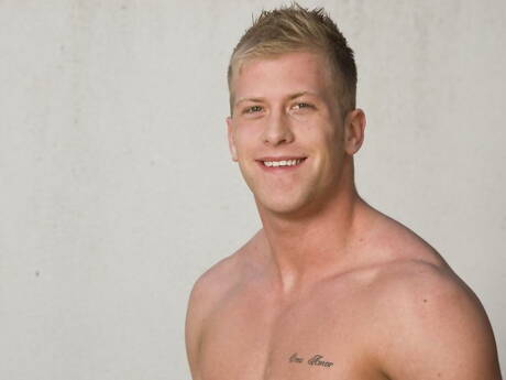 Der attraktive Zachary Cook wichst seinen Schwanz