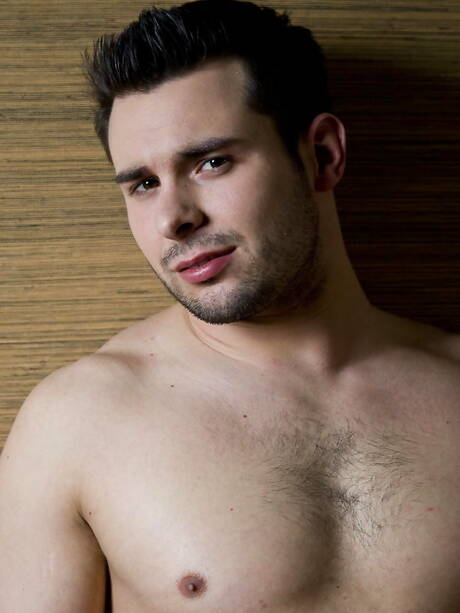 Le dur à cuire américain Brandon Kent taquine sa bite