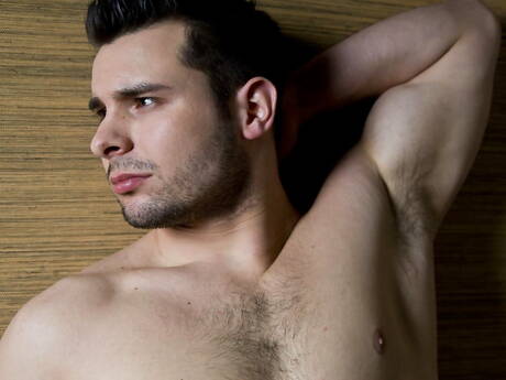 Le dur à cuire américain Brandon Kent taquine sa bite