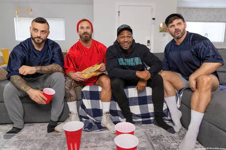 Drew, Sean Xavier, Bruce Jones, Grayden w gorącym międzyrasowym seksie grupowym
