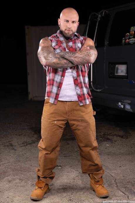 Il ragazzo inglese husky Danny Starr e Gunnar Stone in un caldo sesso anale