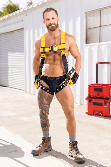 Les gentils américains Drew Valentino et Bruce Jones ont une scène de couple torride à l