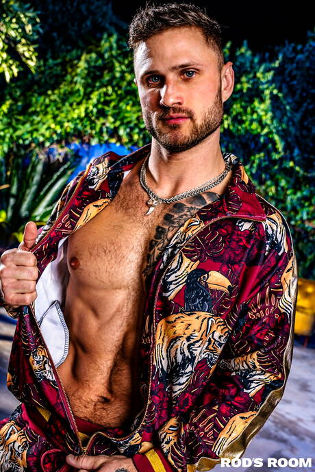 Two american dudes hunk Roman Todd and bodybuilder Blain Oconnor love each other outside