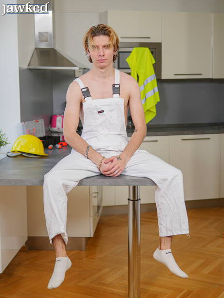 Tsjechische jonge Vincent Castle toont perfect lichaam in de keuken