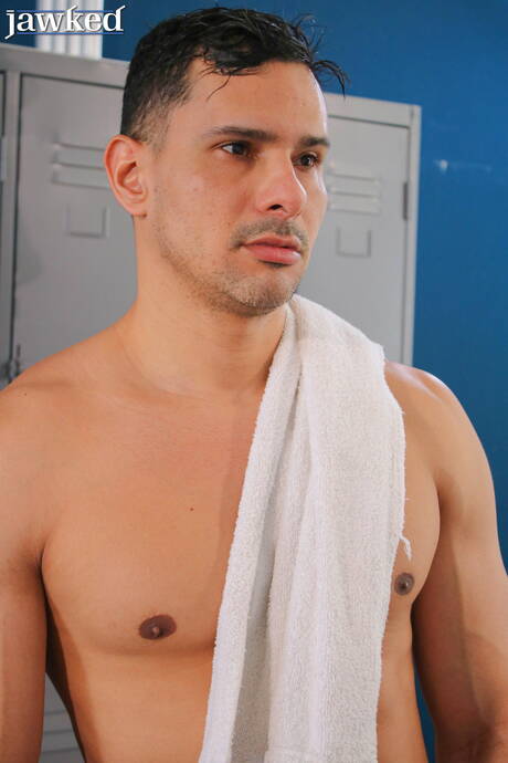 Superstudent Faisul Bittar masturbuje się swoim penisem