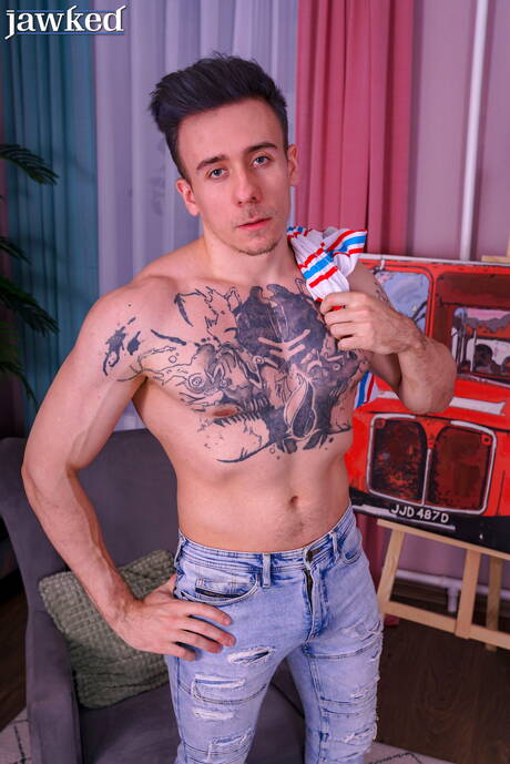 Il muscoloso Lex Moore stuzzica il suo cazzo