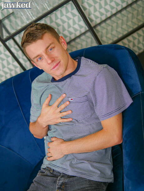 Czech pretty boy Mark Troy masturbating