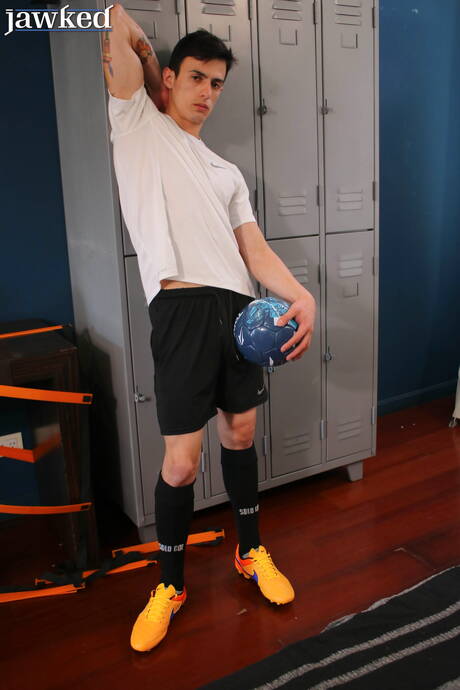 Argentijnse hete twink Sly Conan speelt met pik