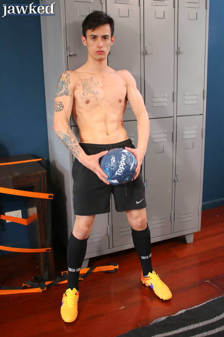 Argentijnse hete twink Sly Conan speelt met pik