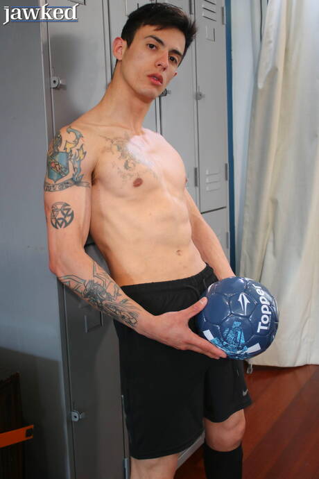 Argentijnse hete twink Sly Conan speelt met pik