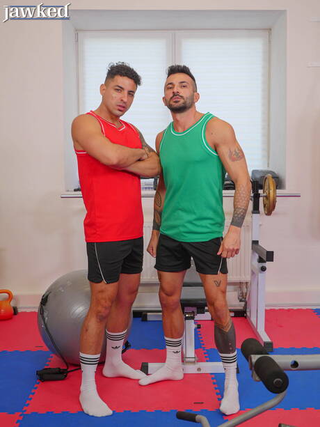 Jawked: Italian well-built Johnny Viper and brazilian beefy Roque Rems have a hot sex