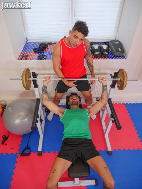 Italian well-built Johnny Viper and brazilian beefy Roque Rems have a hot sex