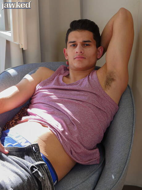 Czech young boy Luke Geer get naked and showing hot ass