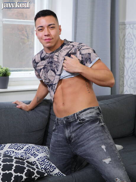 Jawked: Argentinian tough guy Axel Brown get naked and showing tight ass