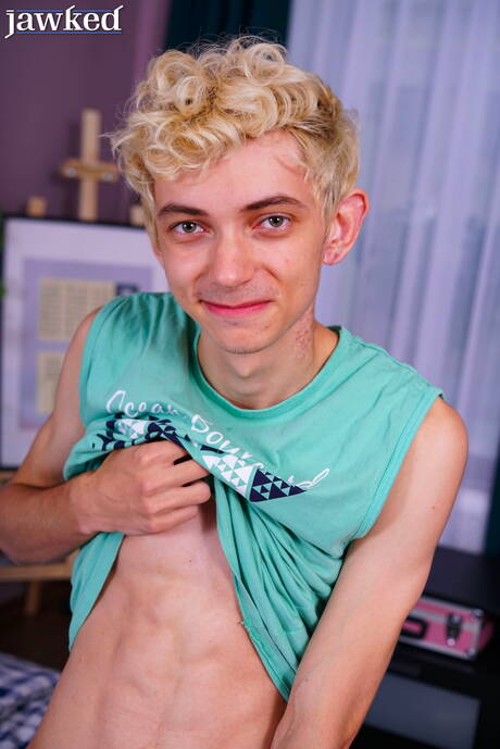 帥哥 Elio Pjatteryd 全裸出鏡，展現臀部