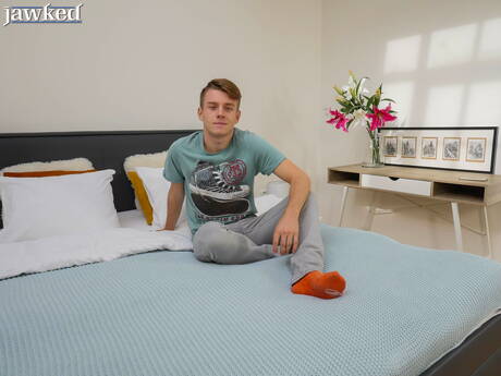 El joven checo Mark Troy posa desnudo y muestra su culo apretado