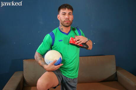 Latin strong bull Lean Eze jack off his dick