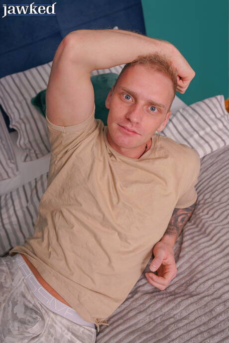 El corpulento Martin Spell se masturba la polla