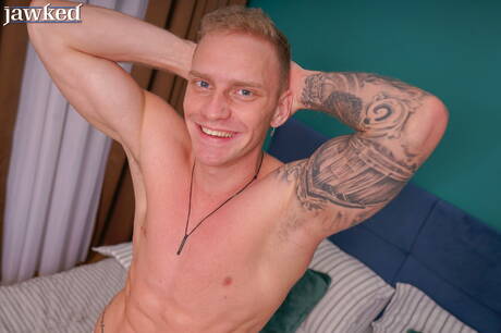 El corpulento Martin Spell se masturba la polla