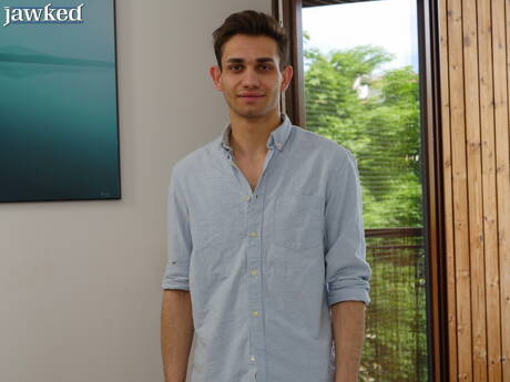 Jawked: Ładny chłopak Lior Hod pozuje nago