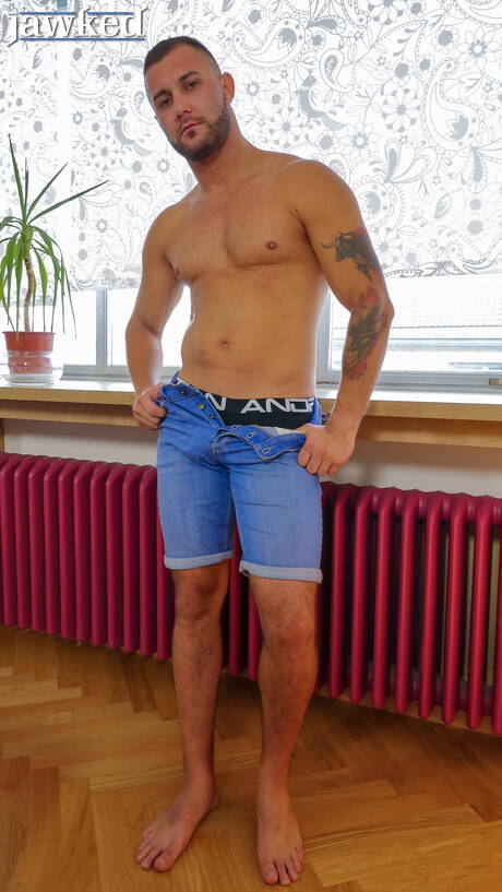 Superstud David Lee toont een prachtig lichaam