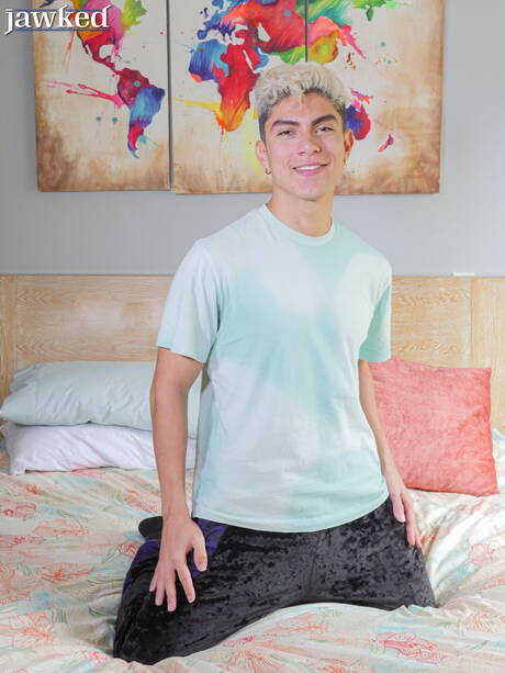 Jawked: Latino beefcake Alfonso Osnaya get naked and showing hot ass