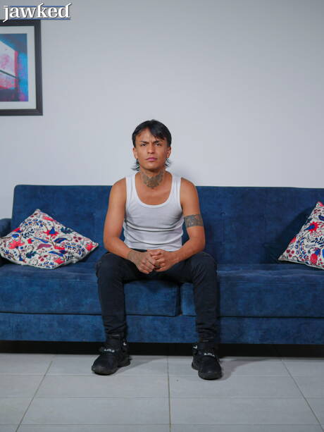 Der kräftige Latino-Typ David Villa zeigt einen wunderschönen Körper