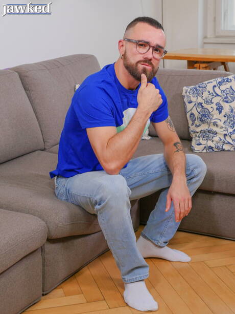 Tsjechische hengst Daniello Danure poseert naakt en laat zijn strakke kont zien