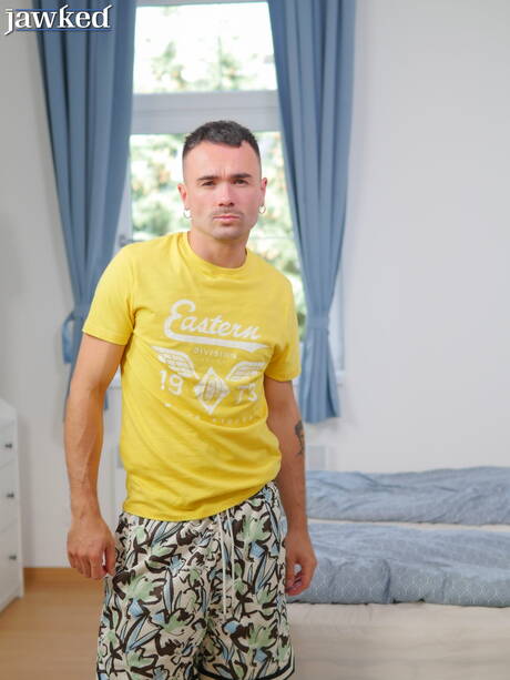 Tsjechische hunk Daniello Danure plaagt zijn pik