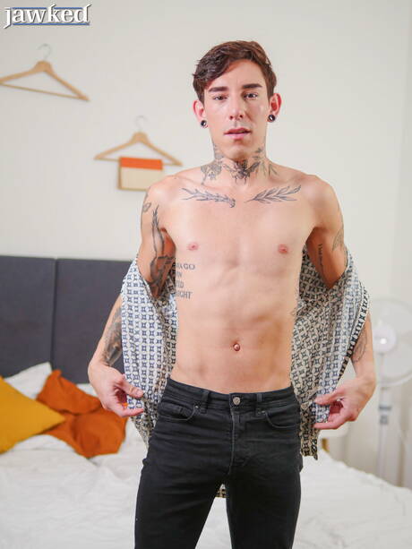 Venezuelan twink Roman Capellini posing nude and showing hot butt