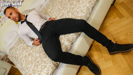 Stud David Lee laat een prachtig lichaam zien