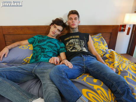 De jonge Johnny Walsh en de jonge Maksim Orlov hebben een hete seksdate