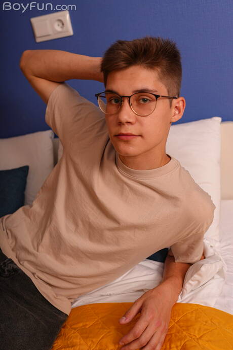 Boyfun: Hot twink Scott Smith posing naked and showing hot butt