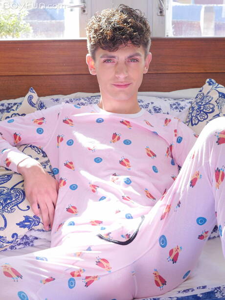 American young Zayne Bright undressing and showing his ass